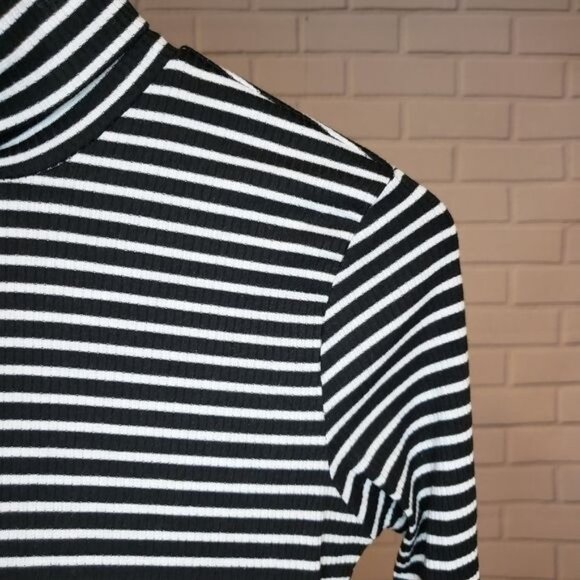 UltraFlirt Rib-Knit Black/White Stripe Tun… - Picture 5 of 8